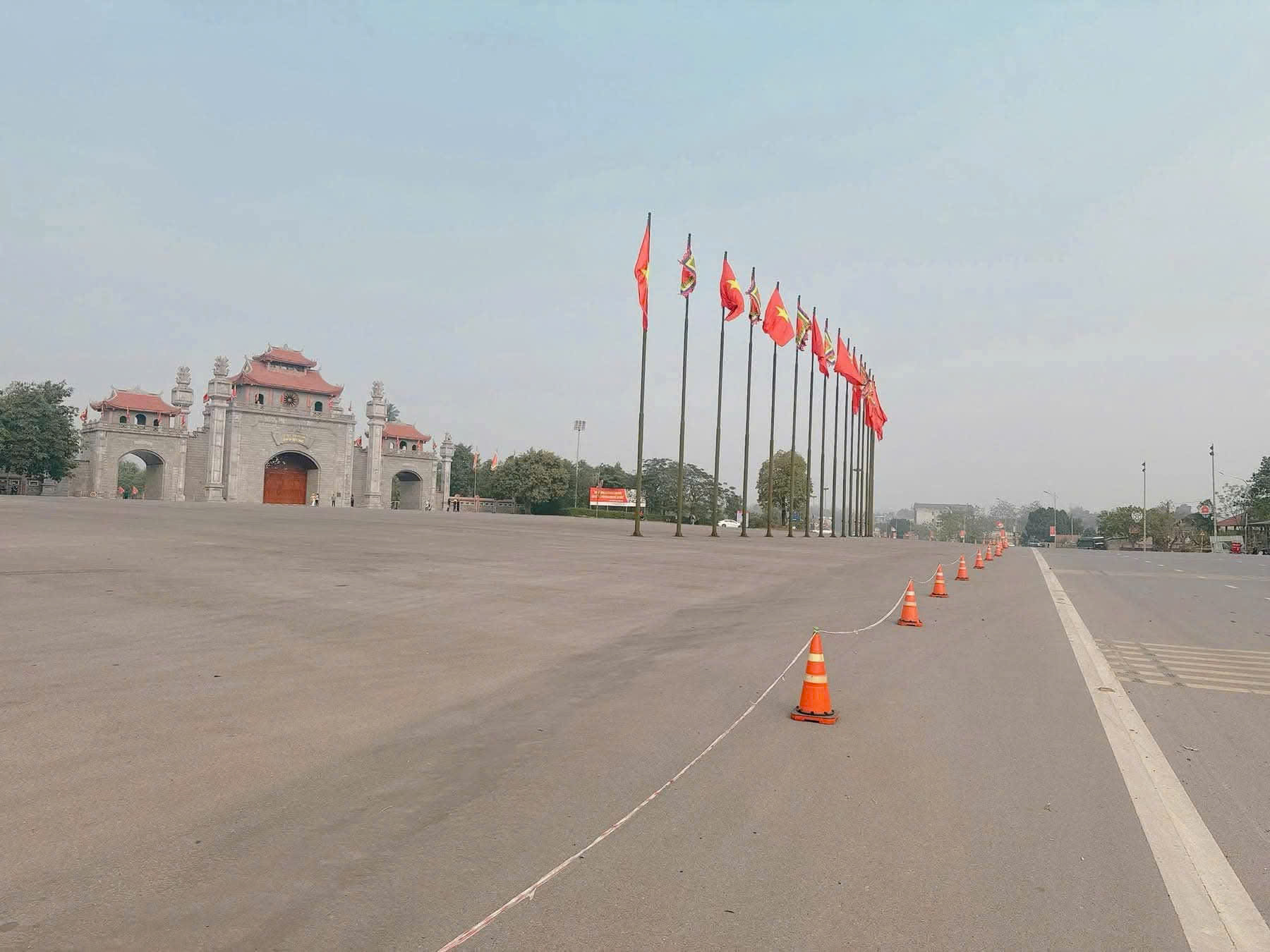 Lo việc gđ, bán đất mặt QL 32C, cổng Đền Hùng - Việt Trì, Phú Thọ. DT 138m, Ở sướng, Kinh doanh.